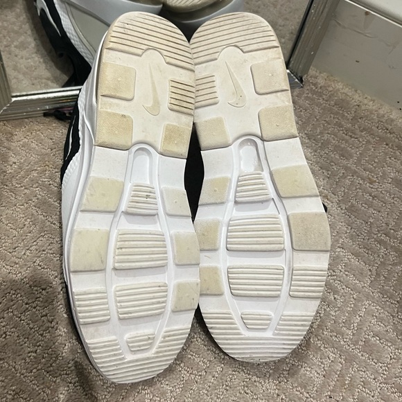 Nike air max motion 2. SIZE 9. Fairly worn. Fabric material.Good exercising shoe - Picture 8 of 9